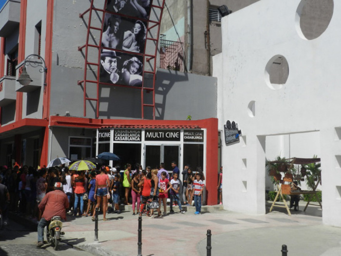 Foto: camaguebaxcuba.wordpress.com Wi-Fi "cultural" en El Callejón de los Milagros