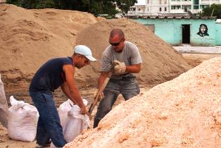 El punto de venta del reparto Julio Antonio Mella se distingue como un lugar destacado Entre defensores y detractores de la Resolución 17