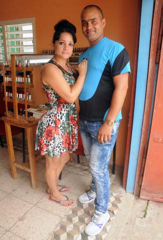 Irelys García Rodríguez y su esposo.