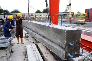 Estas vigas, después de fundidas por la brigada ocuparán su lugar en los canales