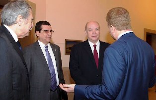 Reciben en Cámara de Comercio EE.UU. a ministro cubano