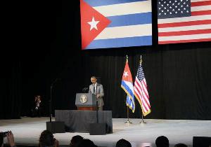 Asisten Obama y Raúl a encuentro con la sociedad civil cubana