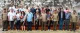 Reciben personalidades réplica del machete del Generalísimo