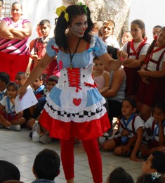 El proyecto lleva las bondades del arte a cada centro educacional. El proyecto lleva las bondades del arte a cada centro educacional.