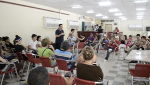 Foto: Cortesía de Alberto Santos Casas Diálogos de paz: teatristas y críticos a la mesa