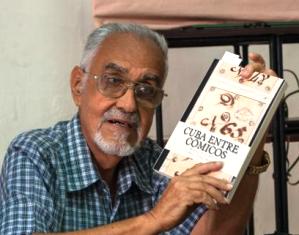 Villabella presentó el libro en Camagüey.Fotos: Leandro Pérez Pérez y cortesía de Rosa Ileana Boudet Lanzando la flecha en Cuba