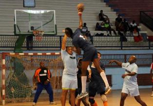 Balonmano: el buen camino empieza por casa... y pasa por Portugal