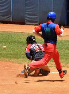 Sierra de Cubitas puede poner a su favor una buena velocidad sobre las bases; Camagüey, una defensa de las más efectivas de la serie. Sierra de Cubitas puede poner a su favor una buena velocidad sobre las bases; Camagüey, una defensa de las más efectivas de la serie.