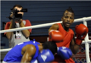 En su segunda salida, Argilagos continuó marcando diferencias respecto a los restantes peleadores de su división. Girón de boxeo: ya están las primeras medallas