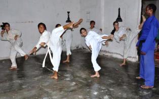 Las damas mandan en el kárate najasense, que se distingue como una de las disciplinas más exitosas del territorio. Deportes: a la marcial manera de Najasa