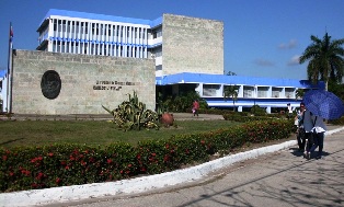 Universidad Médica de Camagüey vuelve por el aval académico
