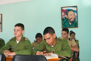 Trece años después regresa la Bandera de Honor
