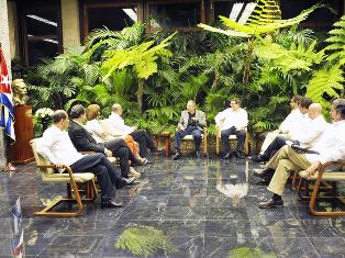 Raúl Castro sostuvo encuentro con delegaciones para la Paz de Colombia