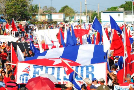 Foto: Leandro Pérez Pérez/ Adelante Penetra mar obrero en calles de Santa Cruz del Sur (+Galería)