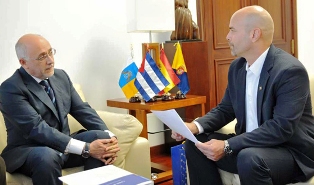 El Presidente del Cabildo insular de Gran Canaria, Antonio Morales, recibió al héroe cubano Gerardo Hernández  Gerardo Hernández agradece solidaridad del pueblo español