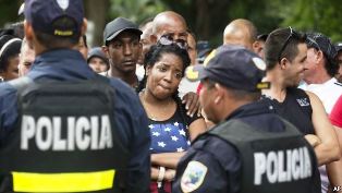 First group of Cuban migrants to arrive in El Salvador en route to the US