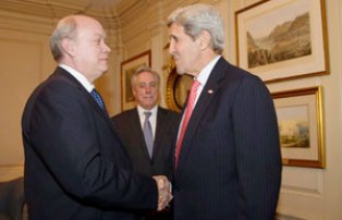 John Kerry Receives Cuban Minister Malmierca in Washington