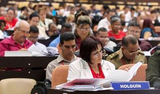 Delegados estudian candidatura al Comité Central