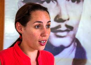 Cubana, más que joven y mujer