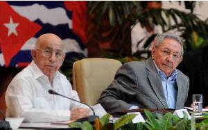 Foto:Tomada de ACN Preside Raúl Castro sesión plenaria del 7mo. Congreso