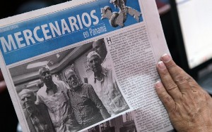Los representantes de la sociedad civil cubana que participarán en los foros de la Cumbre de las Américas, distribuyeron en Conferencia de prensa ofrecida en la mañana de hoy, un tabloide en el que desenmascaran a los mercenarios cubanos pagados por gobiernos extranjeros, y que pretenden participar en estos escenarios a nombre de la sociedad cubana. Foto: Ismael Francisco/ Cubadebate cumbre_panamá