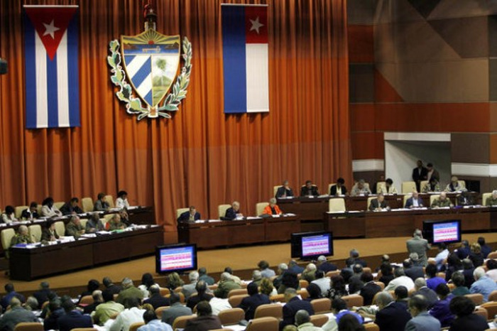 Foto: Tomada de cubadebate.cu Examinarán diputados programas de la construcción y la industria