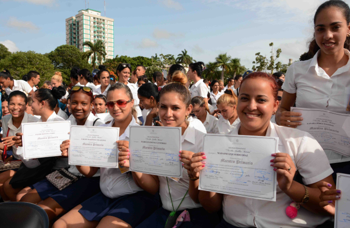 Foto:Rodolfo Blanco Cué/ACN Maestros para 10 000 niños recibieron su título (+VIDEO)