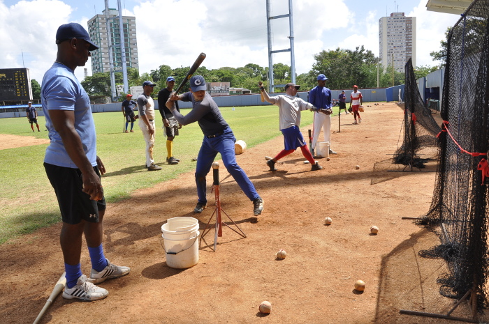 La preselección tricolor conjuga peloteros de mayor experiencia con los muchachos llegados desde el sub-23.  Fotos: Otilio Rivero Delgado Serie Nacional de Béisbol: para Camagüey, ¿página en blanco?
