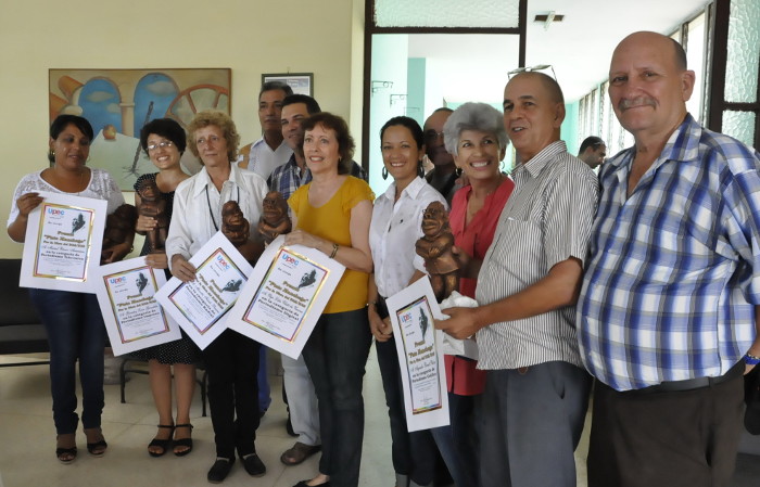 Los cinco premiados junto al jurado. Fotos: Otilio Rivero Delgado Pisto Manchego cocinado entre periodistas camagüeyanos