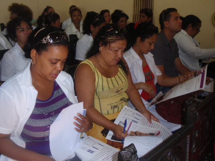 En este taller, réplica del desarrollado en La Habana en el mes de marzo, se insistió en el trabajo con las adolescentes, grupo etario en el que suceden el 50 por ciento de las muertes maternas en Camagüey.Foto: Claudia Otazua Polo/Colaboradora Celebran en Camagüey Primer Taller Provincial Heberfast Line Maternitest