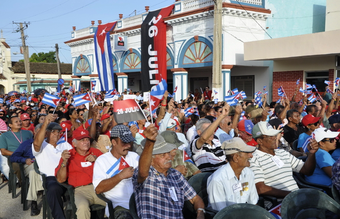 Foto: Otilio Rivero Delgado /Adelante  Cespedeños celebran en nombre de todos