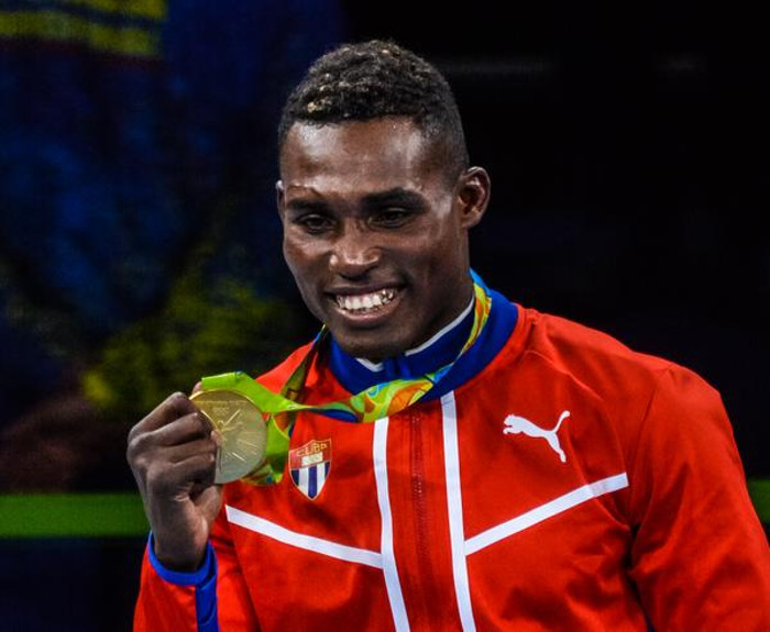 Julio César La Cruz, de la división de 81 Kgs, ganó la medalla de Oro, tras vencer al kasajo Adibek Niyazymbeto, en los XXXI Juegos Olímpicos de Río de Janeiro, en el Pabellón 6, en el Centro de convenciones de Ríocentro, en Brasil. Foto: Marcelino Vázquez Hernández (ACN).  La Cruz: un regalo para todo el pueblo, en especial Camagüey