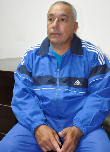 Normando, también poseedor de la Distinción por la Educación Cubana, siente el cariño de los alumnos como el mayor premio de su carrera. Foto: Otilio Rivero Delgado Maratonista