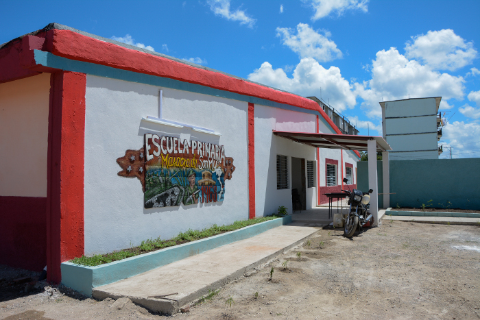 Así luce la nueva escuela que acoge desde este lunes a niños de preescolar hasta sexto grado. Foto: Leandro Pérez Pérez/Adelante Estrena Najasa nueva escuela primaria
