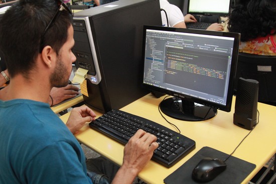 El Plan de informatización incluye a cada sector de la población. Los proyectos nuevos tienen que impulsar las capacidades de infraestructura tecnológica del país. Foto: Roberto Ruiz / juventudrebelde.cu Informatización en Cuba: la ruta estratégica