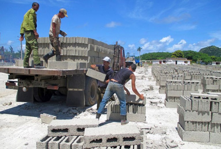 Tomada de juventudrebelde.cu Industrias Locales avanza en la producción de Materiales de la Construcción