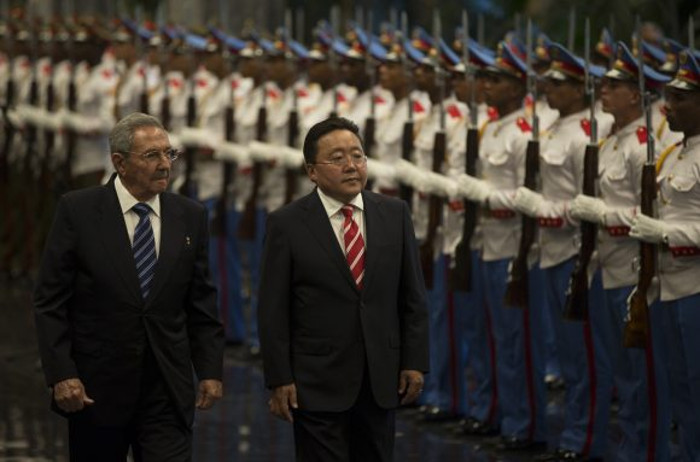 Foto: Tomada de cubadebate.cu Recibió Raúl al Presidente de Mongolia