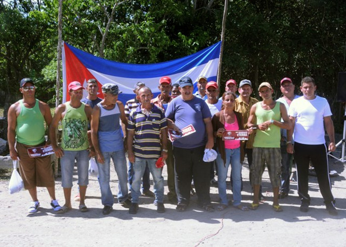 Sus miembros también donaron sangre en la actividad realizada. Fotos: Orlando Durán Hernández En Gurugú no solo se mira al Mar