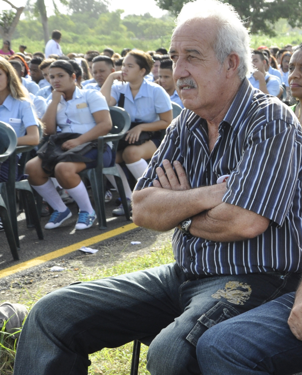 Pipo, profesor de física del IPVCE de Camagüey. Fotos: Otilio Rivero Delgado Pipo