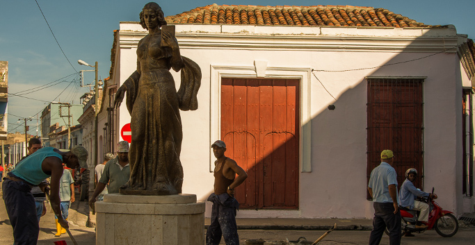 Emplazan escultura de la Avellaneda 