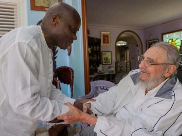 El Comandante en Jefe Fidel Castro Ruz recibió al Excelentísimo Señor José Mário Vaz, Presidente de la República de Guinea Bissau. Foto: Alex Castro Dialogó fraternalmente Fidel con el presidente de Guinea Bissau