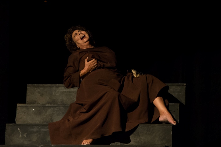 Gisela González Cerdeña valoró de extraordinaria la deferencia de Flora Lauten en el reestreno del Teatro Avellaneda.Foto: Leandro Pérez Pérez/Adelante Festival de Teatro con espíritu al límite