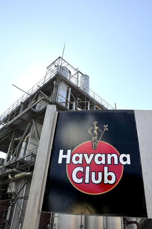 Área de destilación de alcoholes bases para procesar añejos. Foto:Tomada de granma.cu El ron cubano Havana Club goza de buena aceptación en Francia