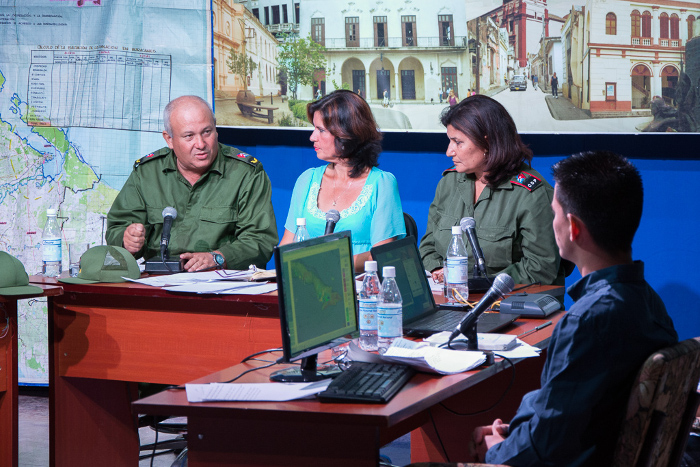 Durante el último Consejo de Defensa Provincial, su presidente, Jorge Luis Tapia Fonseca(I), resumió la labor desarrollada por todos los equipos de trabajo en estas intensas jornadas. Foto: Leandro Pérez Pérez /Adelante Una prueba vencida