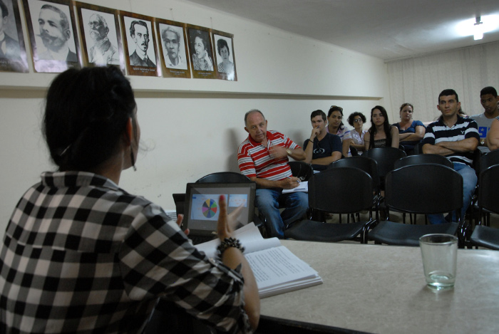 Exposición de Laura María Hevia, referida al periodismo en profundidad. Fotos: Otilio Rivero Delgado