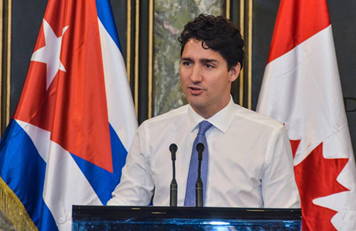 Justin Trudeau, Primer Ministro de Canadá, ofreció una Conferencia Magistral, a la que asistió el General de Ejército Raúl Castro Ruz, Presidente de los Consejos de Estado y de Ministros de Cuba, y Miguel Díaz-Canel Bermúdez, Primer vicepresidente de los Consejos de Estado y de Ministros, en el Aula Magna de la Universidad de La Habana. Foto: Marcelino Vázquez Hernández. (ACN)