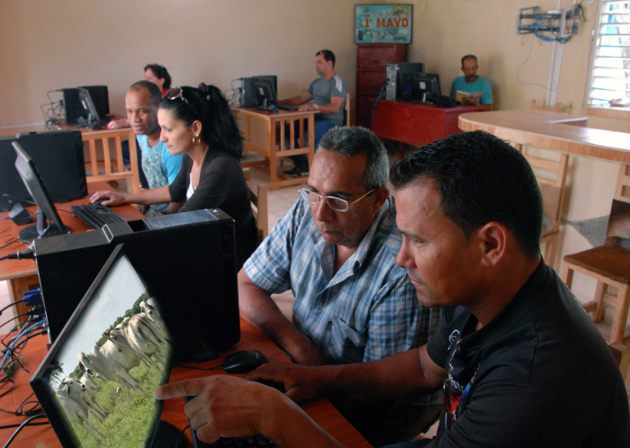 Campesinos mineños estrenan sala de Internet exclusiva en Cuba