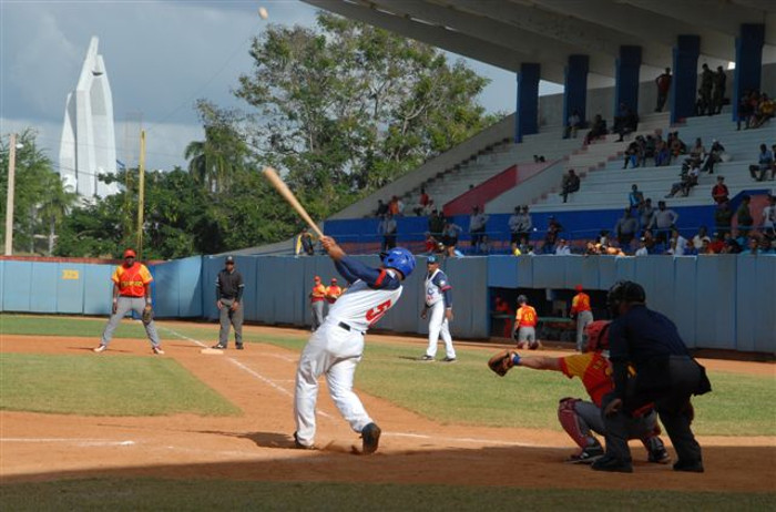 Camaguey managed to score four runs in the bottom of the ninth to walk-off 9-8 Matanzas at Candido Gonzalez Park. Photo: Otilio Rivero Delgado