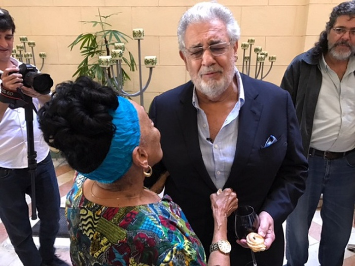 Omara Portuondo y Plácido Domingo cantan “Quiéreme mucho”. Foto: Cubadebate