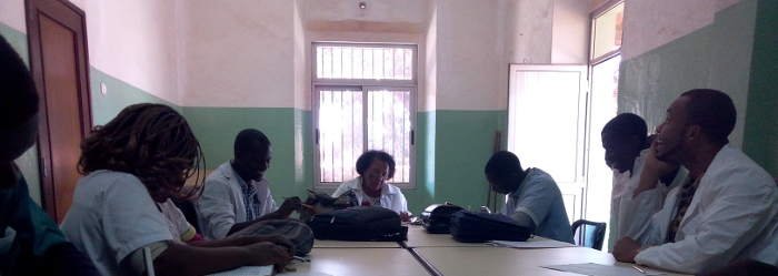 De frente, al fondo, la Dra Magda Cortina con sus alumnos en Guinea Bissau. Foto: Cortesía de la entrevistada Fidel, paradigma de profesionales de la Salud